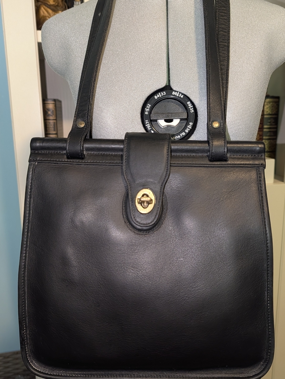 Vintage Coach Weston Shopper Black Leather Shoulder Bag with Gold Turn-Lock - Picture 6 of 9